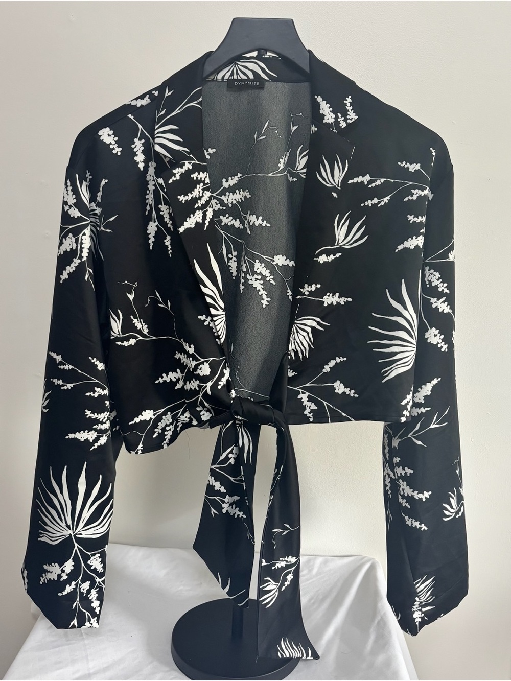 Dynamite Black Floral Tie-Front Satin Crop Top - Picture 2 of 5